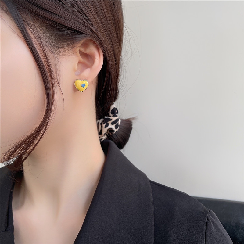 Simple Style Heart Shape Alloy Enamel Women's Ear Studs display picture 1