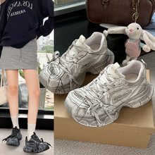 2025秋新款涂鸦松糕底做旧时尚款洋气休闲运动鞋机车炸街老爹鞋女