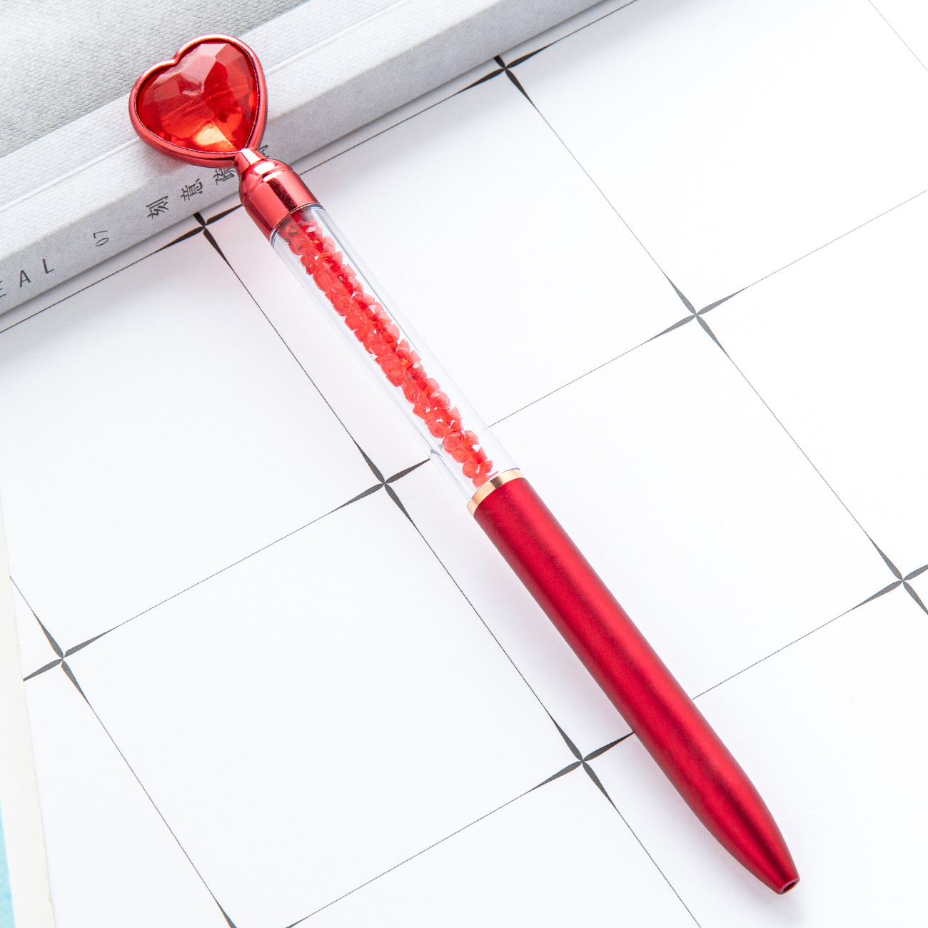 Bolígrafo de plástico amor al por mayor imprimible logotipo hotel publicidad bolígrafo de regalo creativo bolígrafo de cristal multicolor