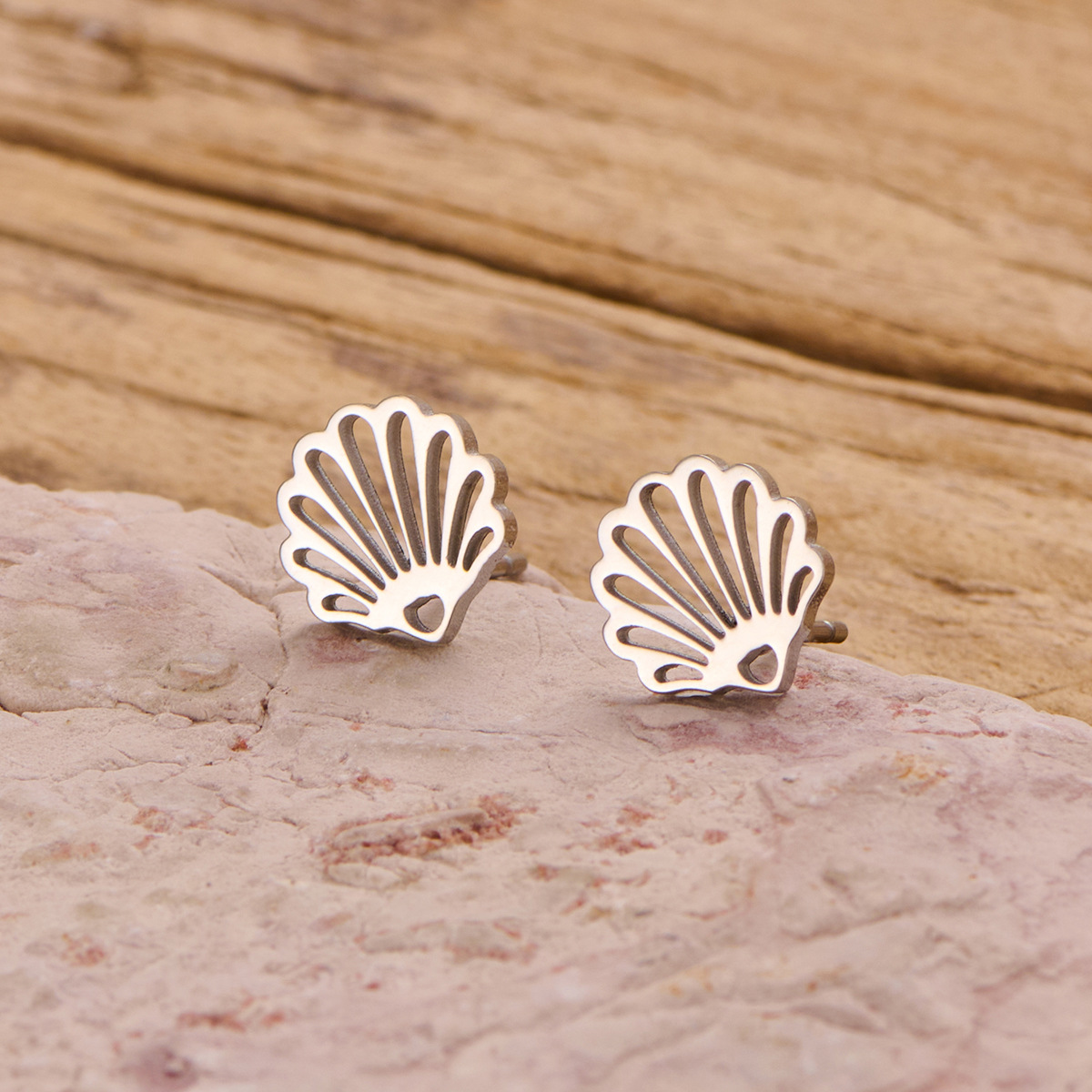 Nuevos productos de comercio exterior transfronterizo: pendientes minimalistas de acero inoxidable con diseño de flor, palmera y corona, estilo japonés y coreano, disponibles para venta al por mayor. image 31