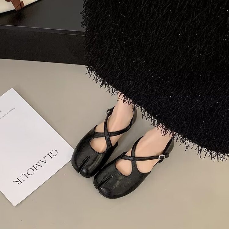 Ballet-Style Shallow Toe Versatile Flat Split-Toe Mary Jane Shoes for Women, Summer 2026 French Style, Suitable for Pairing with Skirts, Small Leather Shoes Ballet-Style Shallow Toe Versatile Flat Split-Toe Mary Jane Shoes for Women, Summer 2026 French Style, Suitable for Pairing with Skirts, Small Leather Shoes