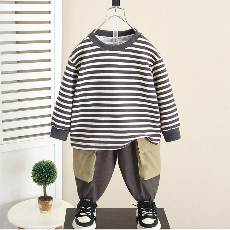 6286 Conjunto de chaleco de herramientas de primavera y otoño para niños 2025 nuevo estilo estilo occidental suéter a rayas para bebés traje de tres piezas para niños