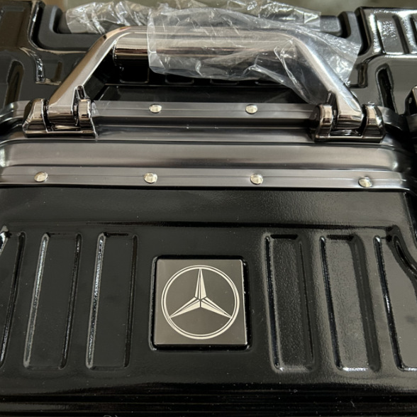 독특한 블랙 메르세데스 로고