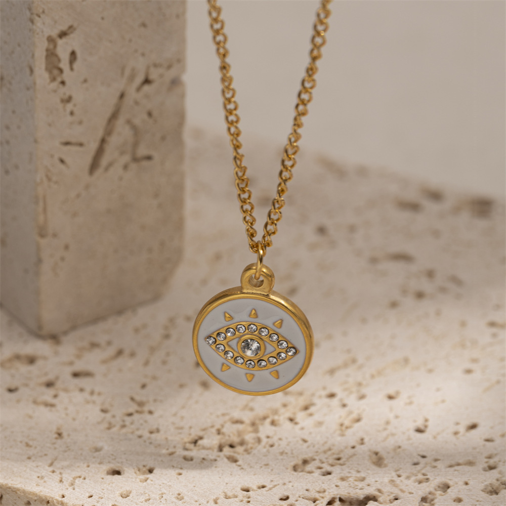 Taena collar de acero inoxidable europeo y americano apilado con un sentido de alta calidad, ojo de diablo, cadena de clavícula de acero de titanio de lujo ligero, joyería transfronteriza para mujer