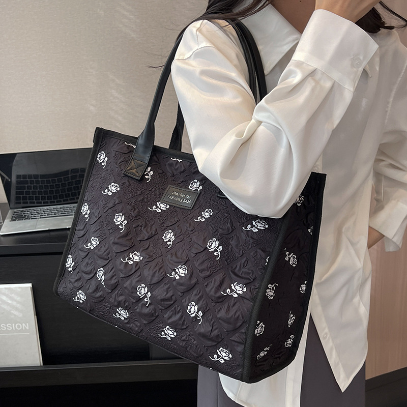 Large capacity shoulder bag women's 2024 summer new fashion commuter bag casual all-match portable tote bag