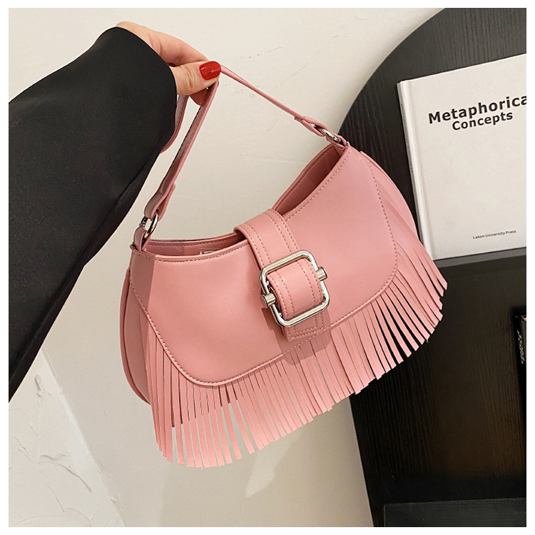 Women's Medium Pu Leather Solid Color Streetwear Tassel Pillow Shape Zipper Underarm Bag display picture 4