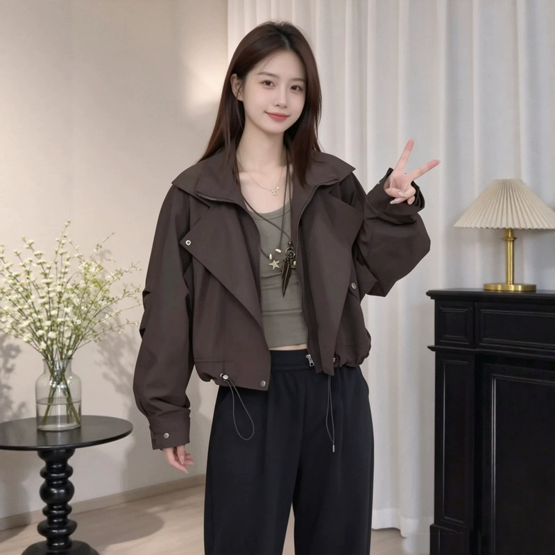 Brown short trench coat for women, autumn new style with a lapel, drawstring waist, loose fit, and a petite work jacket style
