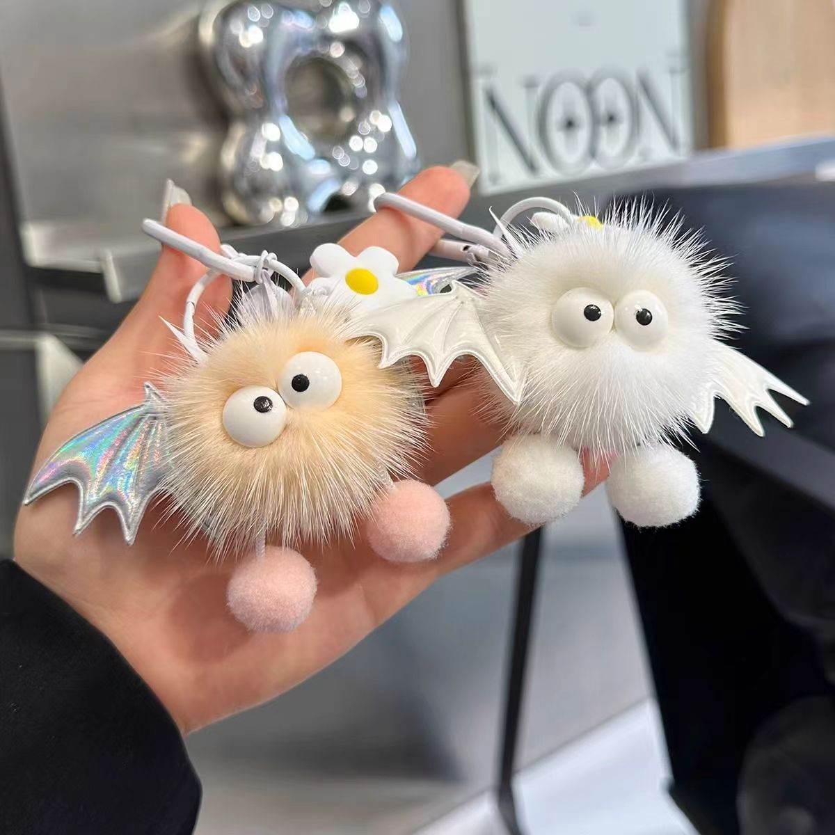 Linda piel de visón, murciélago pequeño, bola de carbón, mochila escolar, colgante, muñeca, coche, felpa, llavero, cadena, colgante, mujer