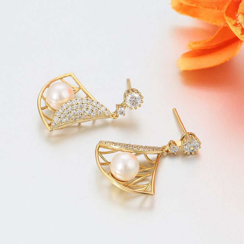 Xuping moda ventilador frío aretes de brida aleación de cobre chapado 14k perla personalidad aretes de viento al por mayor