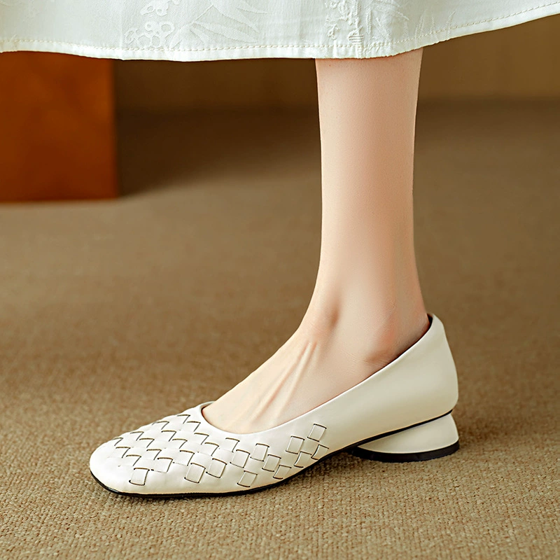 Французские туфли на низком каблуке женские 2024 новые корейские квадратные туфли с мелкой головой