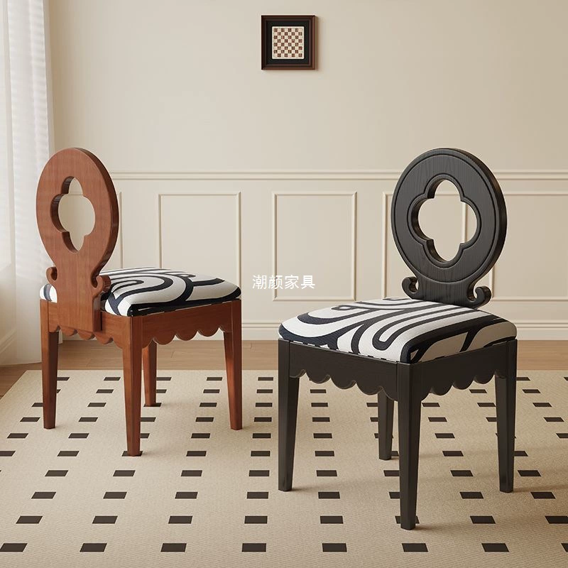 Модный винтажный обеденный стул для домашнего использования, стул с четырьмя листами клевера, ретро-стул, стул для отдыха в спальне, стул со спинкой в ​​итальянском стиле из массива дерева.