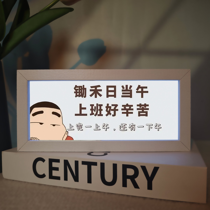 クレヨンの小さい新しい文字の励ましの志の小さい夜の明かりのプレゼントのベッドの事務室の机は装飾の伴寝灯の雰囲気の明かりを並べます。|undefined