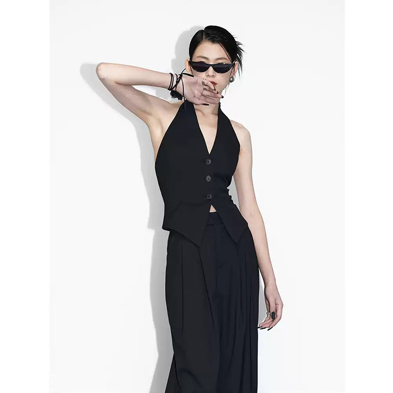 2026 Summer New Black and White Two-Tone V-Neck Halter Vest with Elegant Design, High-Waisted Sleeveless Blazer Top