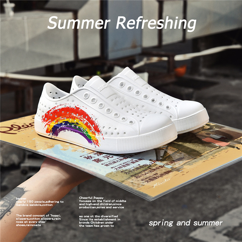 Zapatos de agujero ligero de verano al por mayor hombres y mujeres pareja verano antideslizante transpirable casual Hollow Beach Shoes sandalias