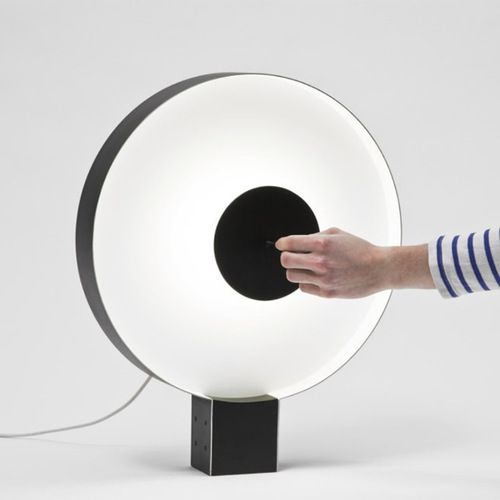Modern minimalist creative living room table lamp Nordic light luxury hotel office model room study bedroom lamp