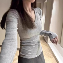 灰色V领正肩长袖t恤女2024新款秋冬季内搭打底衫辣妹紧身收腰上衣