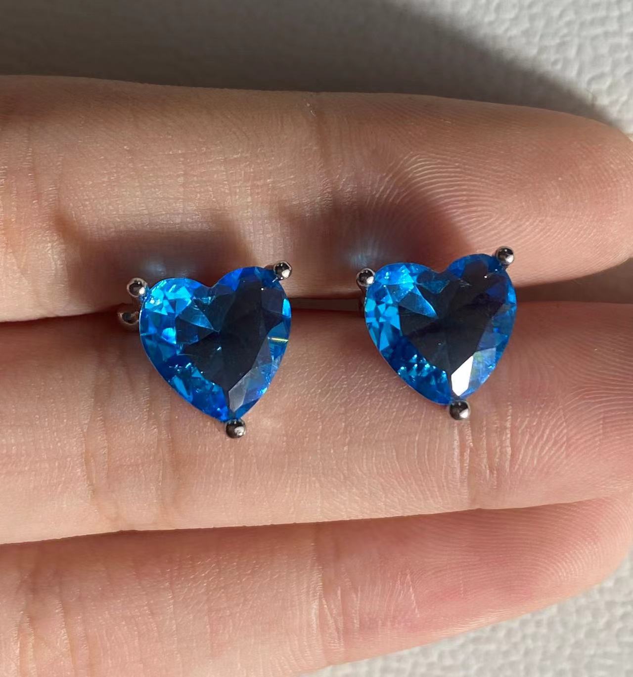 Heart Shape Pattern Women's Gender Ear Cuff Niche Blue Heart Gemstone Non-Pierced Ear Jewelry Copper Zircon Simple Style Ear Clip Earrings