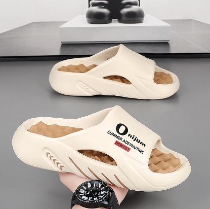 2025 primavera nuevos zapatos para hombres tendencia de la moda masaje suela suave pisando mierda arrastre para hombres