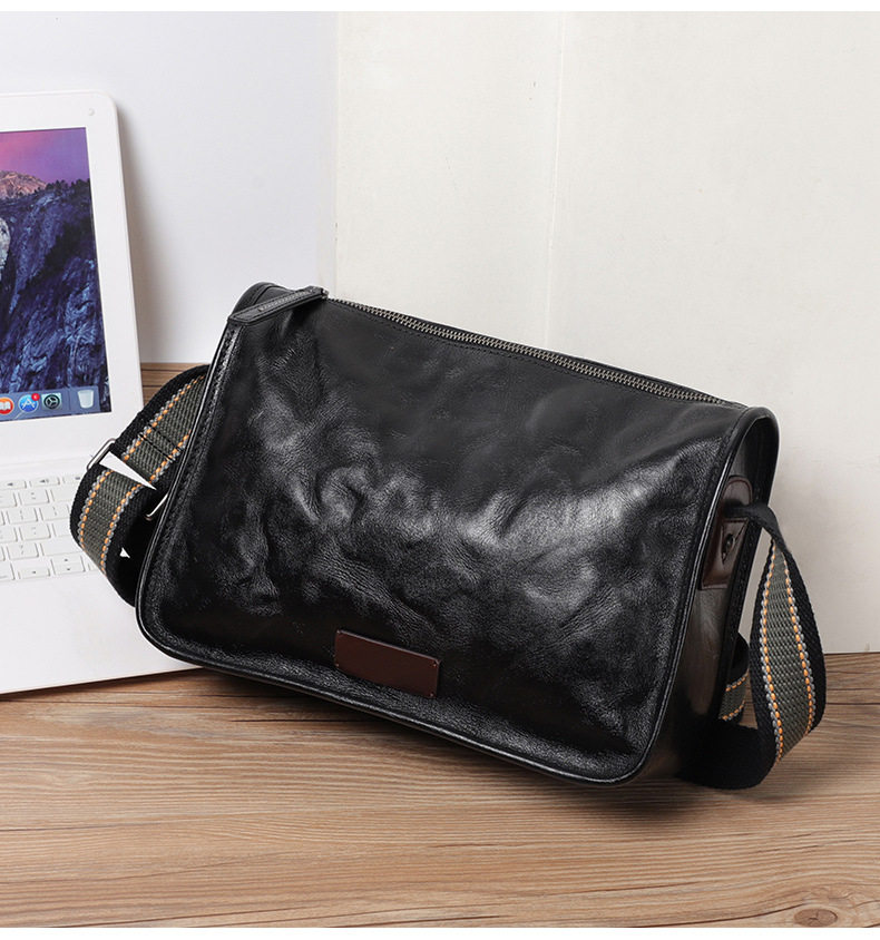 Túi đeo chéo nam da bò thật 29×11×17 cm phong cách đường phố — 3019 giá đặc biệt, Màu đen da thực vật, Da cầm tay màu đen chi tiết 8