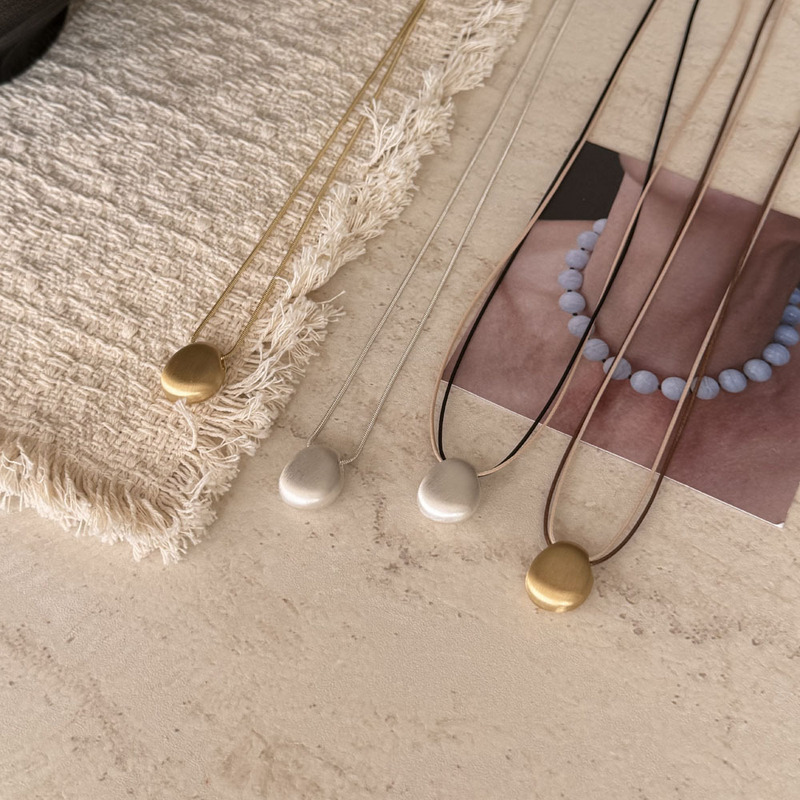 Korean Blogger's Same Style Oval Gold and Silver Bean-Shaped Brushed Sweater Chain, Simple and Luxurious Niche Long Necklace Korean Blogger's Same Style Oval Gold and Silver Bean-Shaped Brushed Sweater Chain, Simple and Luxurious Niche Long Necklace