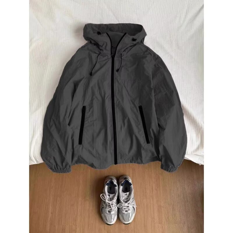 Factory direct sales of men's casual outdoor sun protection clothing, new summer 2026 style, lightweight, versatile, solid color, hooded sun protection garment.
