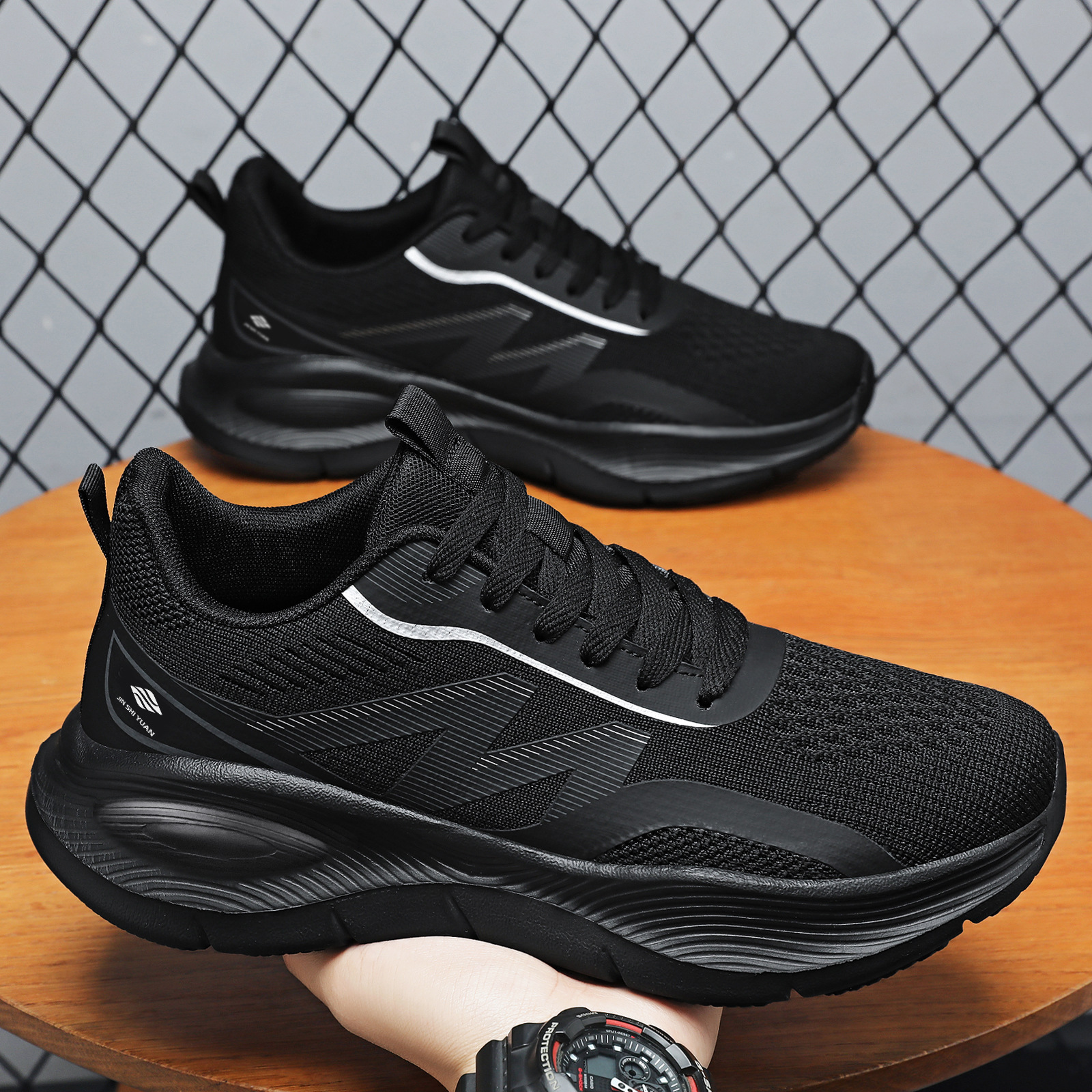 Zapatos de primavera para hombres zapatos deportivos ligeros para hombres zapatos casuales de color sólido en stock al por mayor zapatos de correr transpirables zapatos de red