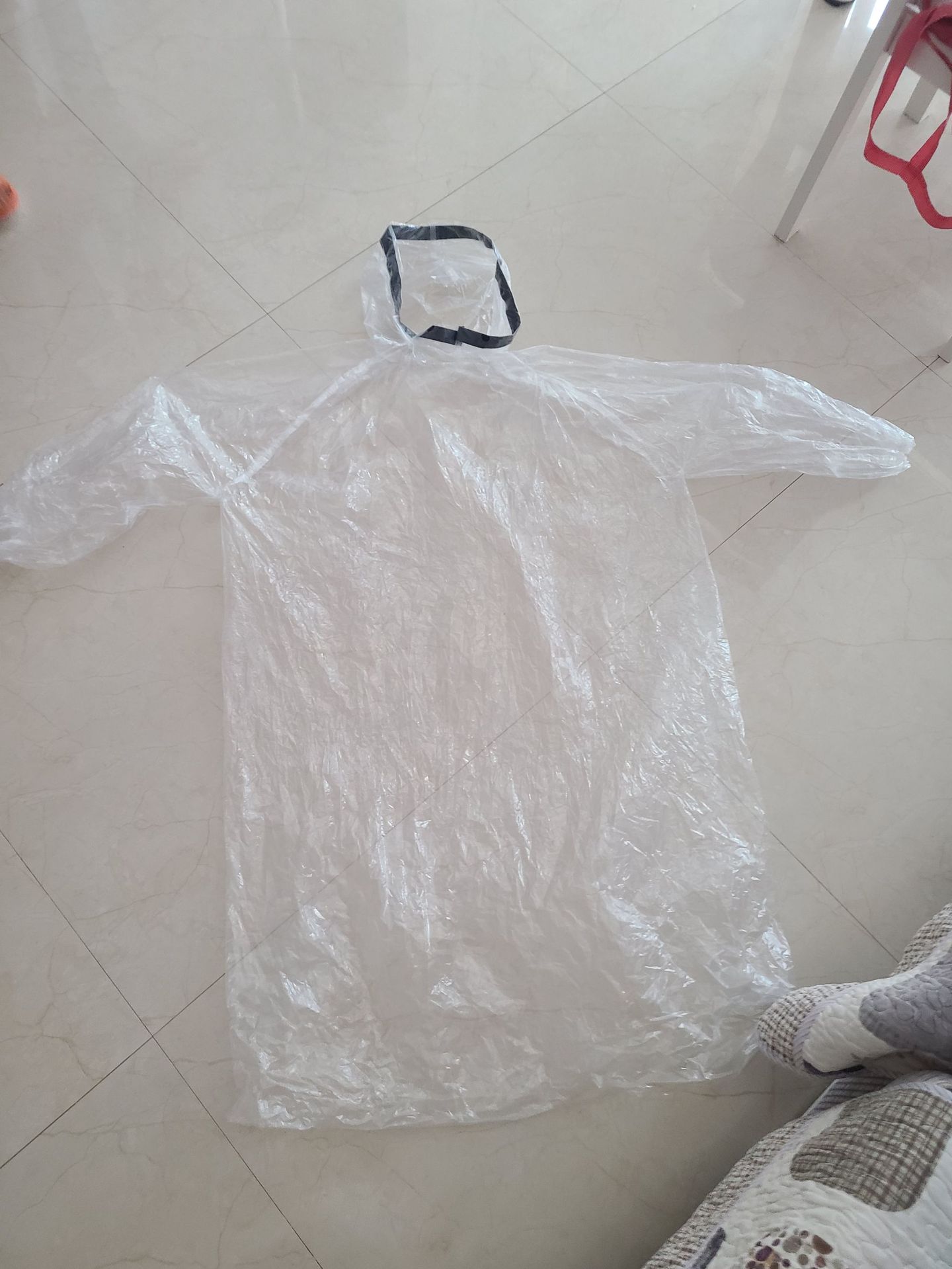 厂家直供一次PE防护服，一次性PE黑带衣，雨衣加厚大码防水无尘