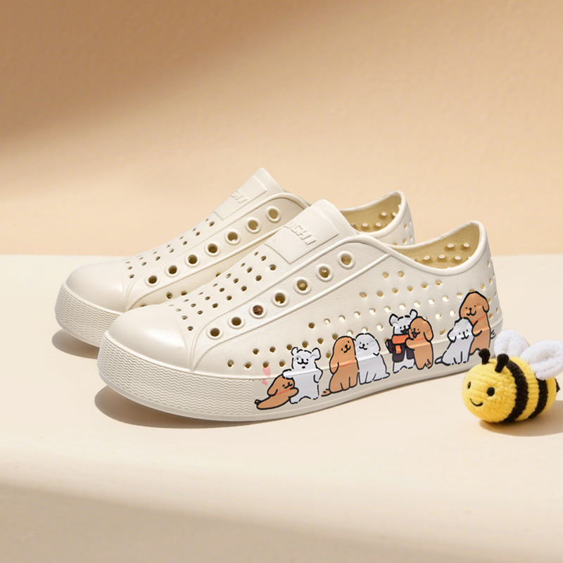 Zapatos de agujero ligero de verano al por mayor hombres y mujeres pareja verano antideslizante transpirable casual Hollow Beach Shoes sandalias