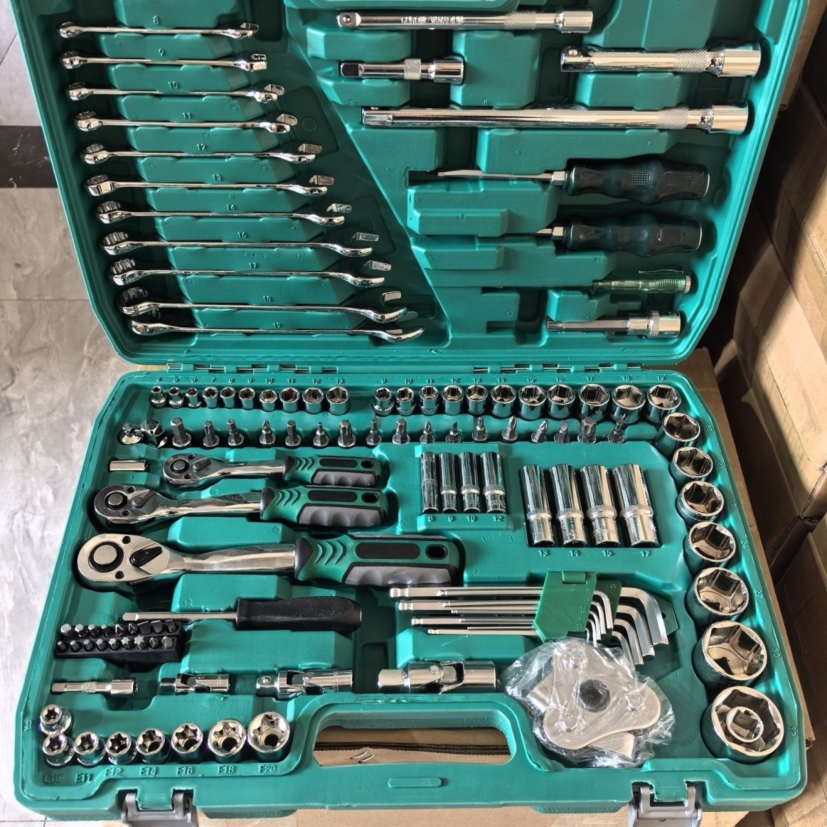 European Quality 216-Piece Auto Repair Tool Set Socket Wrench Combination Car Repair Kit Complete Wrench Set