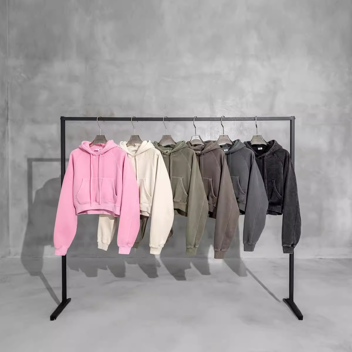 Felpa corta con cappuccio raglan in colore a contrasto retrò lavato autunno e inverno da uomo di alta moda_voghion.com