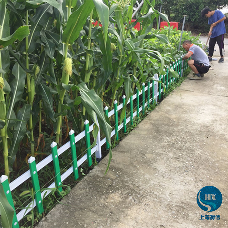 批发草坪围栏 小区绿化带隔离网 公园绿化道路塑钢防护栏篱笆现货