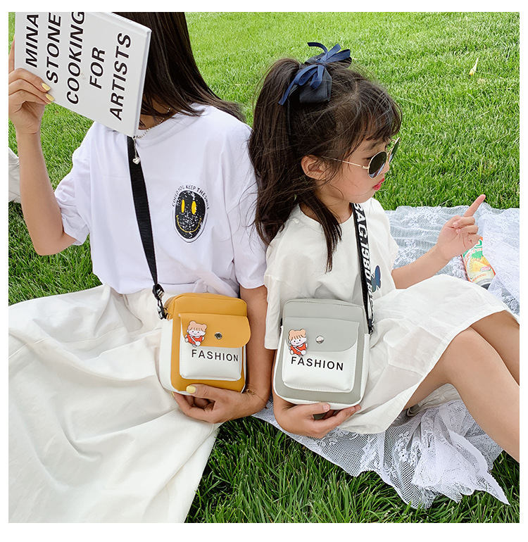 Wholesale of new Korean-style small square bags, cute single-shoulder bags for export, wide-shoulder crossbody bags, cosmetic bags, mobile phone bags and women's bags undefined