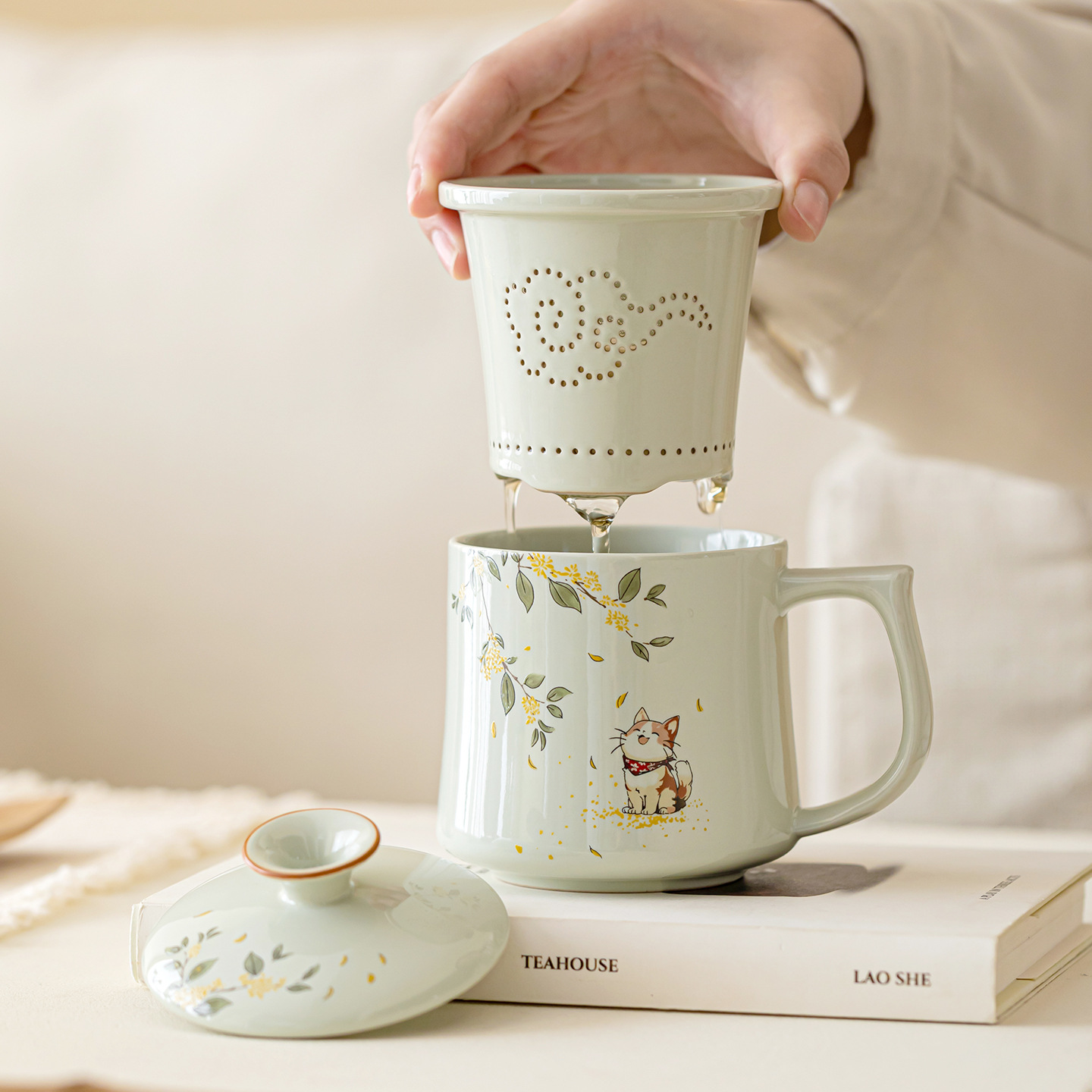 Taza de oficina de separación y filtración de té gris de vegetación, cerámica de gatito de Osmanthus dulce, taza de té con tapa individual