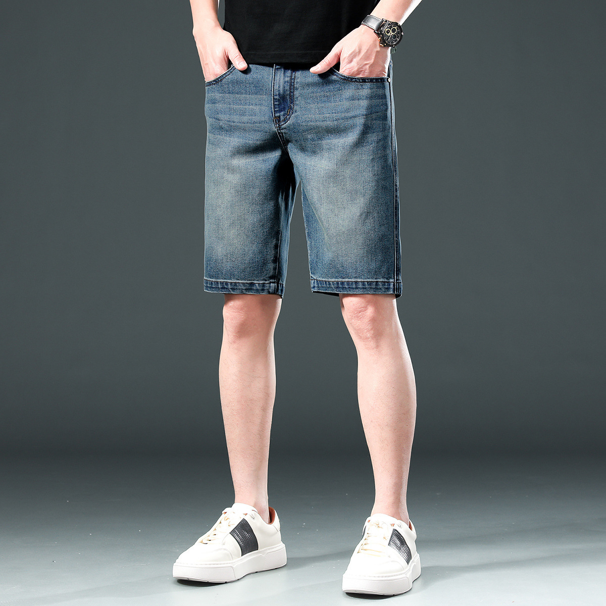 Department store quality men's denim shorts, new summer style, straight leg, simple, light luxury, business casual, mid-length, thin and breathable.