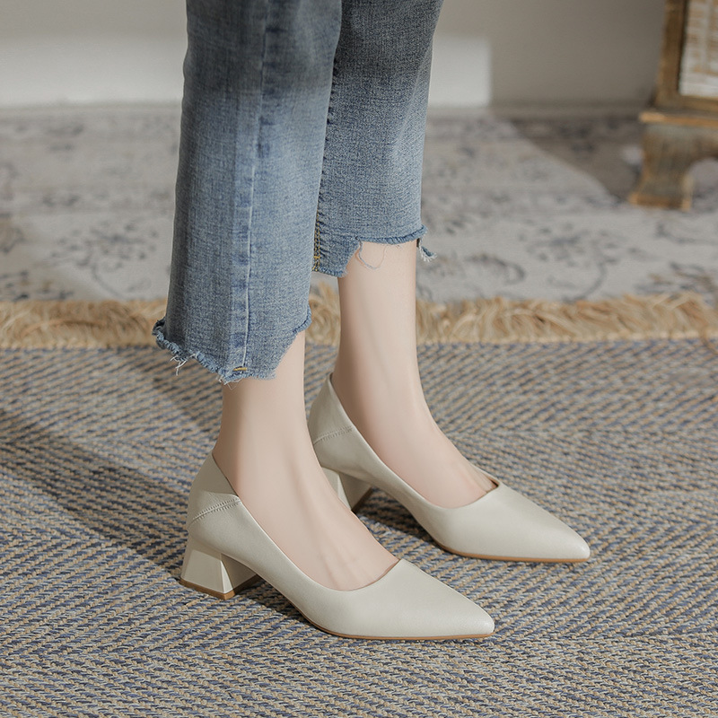 Genuine Leather Thick Heel Flats for Women 2025 Spring & Fall New Low Heel Black Professional Work Shoes Soft French Mother's Shoes Large Size Genuine Leather Thick Heel Flats for Women 2025 Spring & Fall New Low Heel Black Professional Work Shoes Soft French Mother's Shoes Large Size