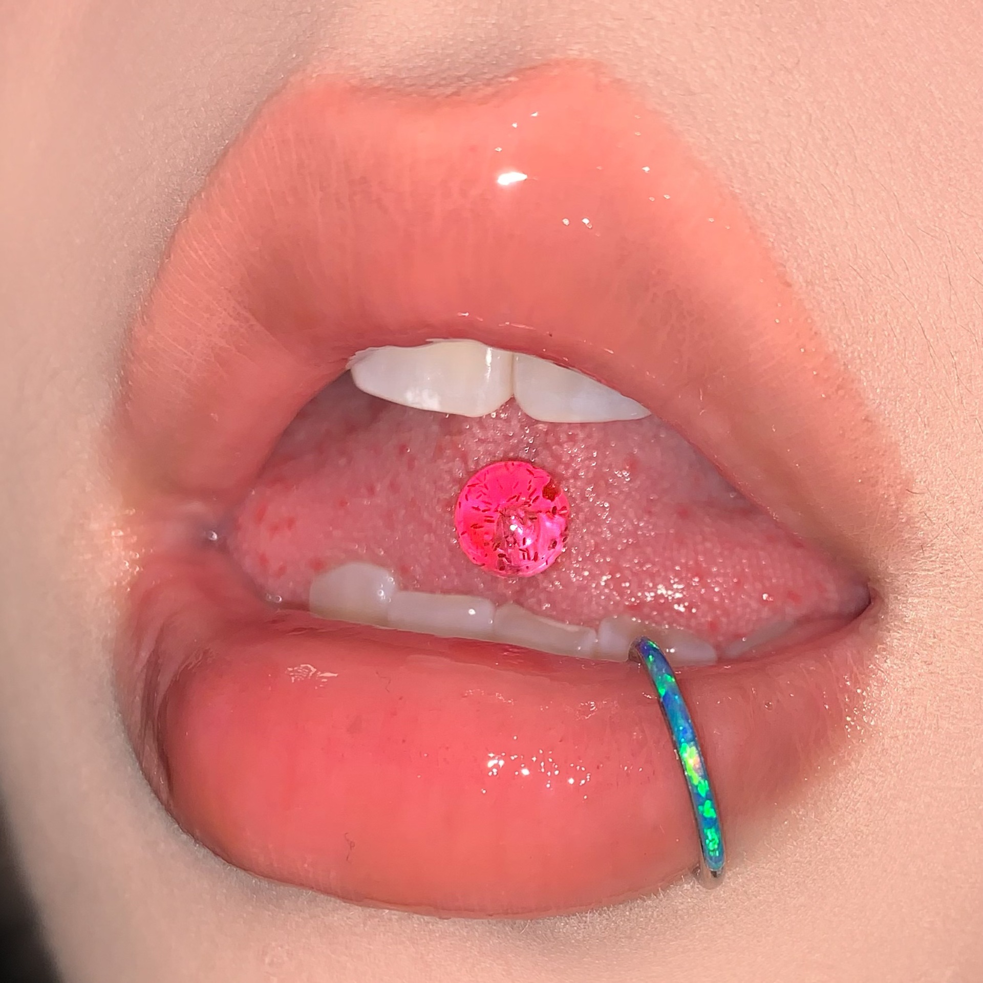 Silver pointed spike labret stud material detail