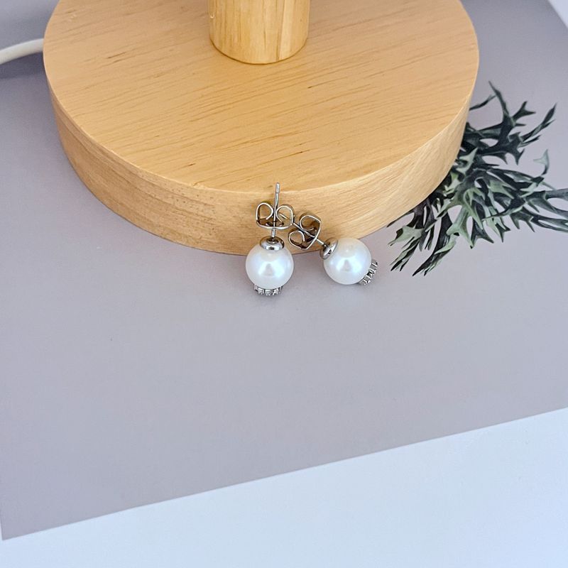 Cubic Zirconia And Pearl Stud Earrings For Everyday Elegance_voghion.com