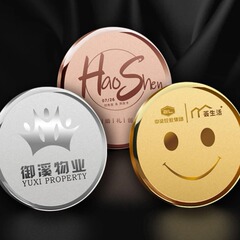 ステンレスの名前のバッジは円形のブローチの金属の名前のlogoピンの従業員の番号を作って制定します。