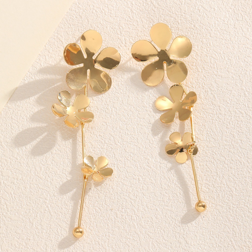 Metal de moda simple y elegante pendientes de bordas plegadas geometría pendientes ligeros de lujo pendientes largos pendientes versátiles