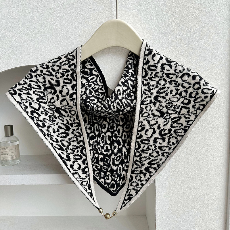 Nueva hebilla magnética bufanda de triángulo de punto para mujer otoño e invierno cálido cuello bufanda de protección de moda todo fósforo suave bufanda decorativa