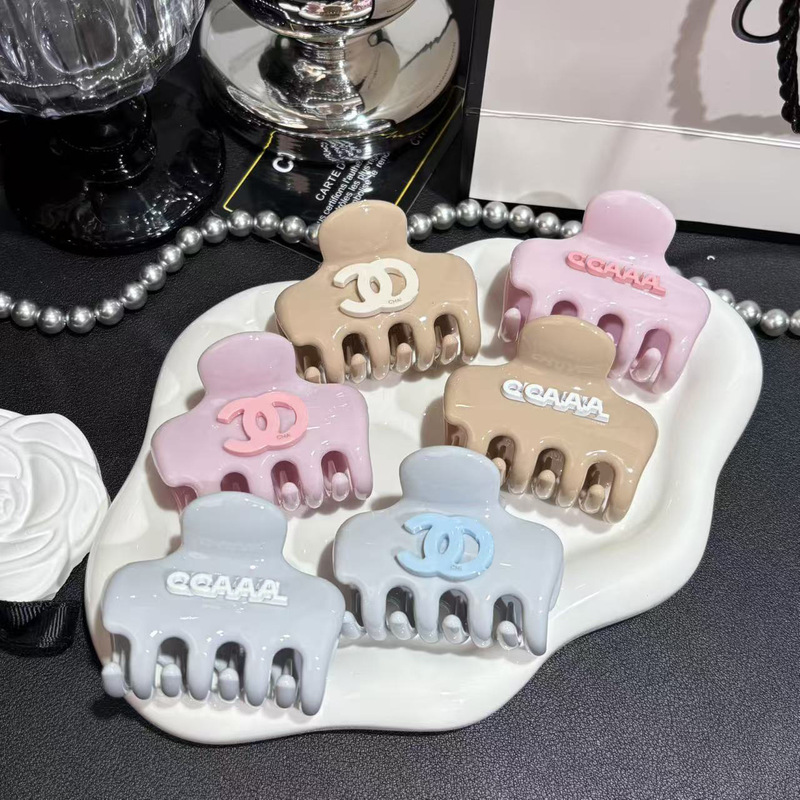 Xiaohongshu Influencer Half-Tied Hair Clip, High-Quality Spring/Summer Small Shark Clip, Chanel-Style Letter Clip, Japanese/Korean Socialite Claw Clip