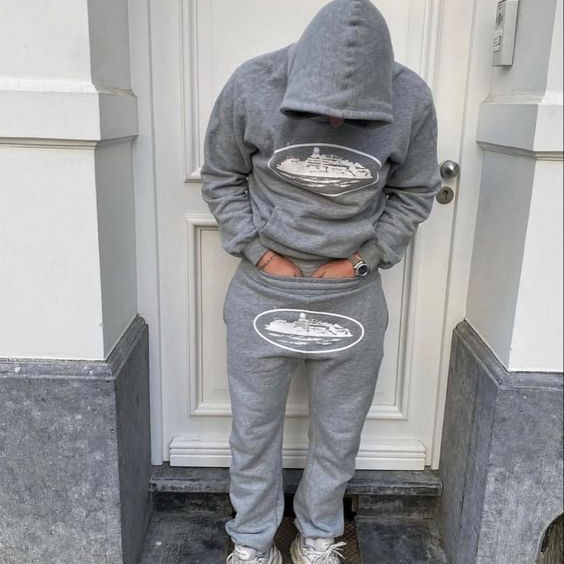 Pantalones con estampado de marca de moda corteiz Pantalones casuales deportivos sueltos de marca de moda callejera europea y americana Pantalones grises de primavera y otoño