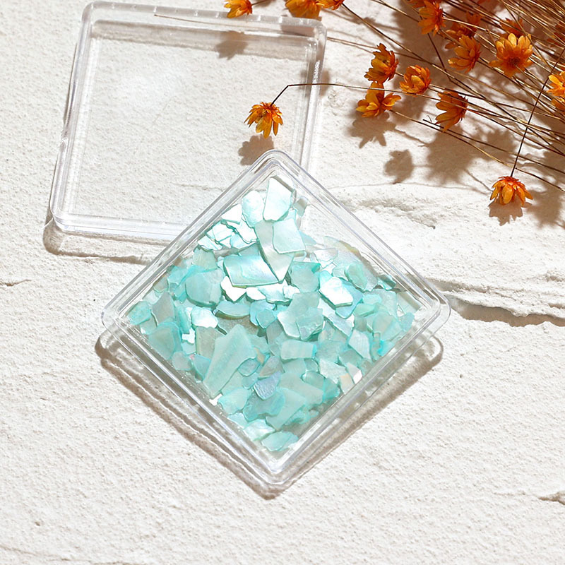 Manicuría irregular conchas de color fantasma rojo en línea con el mismo tipo de abalón natural ultra delgado fragmentos japoneses de decoración de uñas