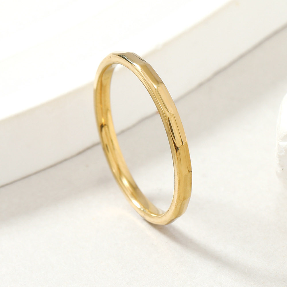 Nueva joyería coreana de acero inoxidable simple y fino anillo de 2 mm de diseño de nicho para parejas