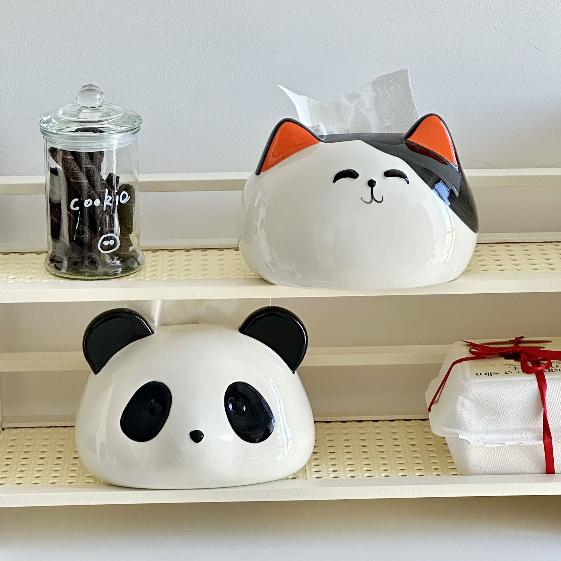かわいい大きな目のパンダのティッシュの箱のリビングルームの浴室は陶磁器の高級なお茶の箱の家庭用の飾り物のナプキンを引き出します。