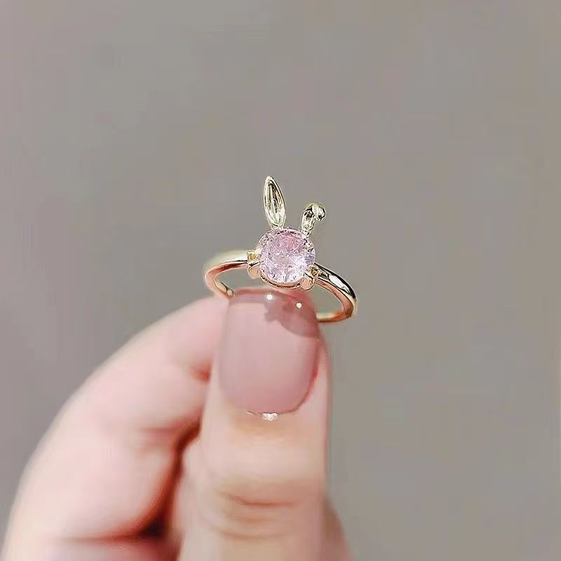 明傑のかわいいウサギの粉晶のジルコンの指輪の女性の軽い豪華な小さい大衆の設計感の少女は口の指のリングを調節します。|undefined