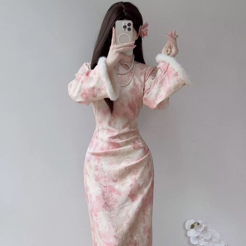 Pink Cheongsam with Elegant Large Sleeves, New Winter Style for Girls, Daily Wear, Waist-Cinching, Slimming, Fleece-Lined Dress for Engagement and Marriage Registration