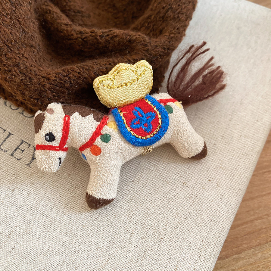 Vintage Enamel Horse Brooch for the Zodiac Year, Retro High-End Suit Pin, Fashionable Versatile Accessory for Women