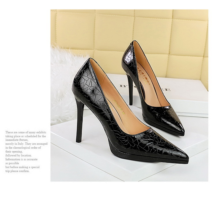 Scarpe da donna con tacco alto, scarpe con tacco sottile, scarpe basse, scarpe a punta con motivo in pietra_voghion.com
