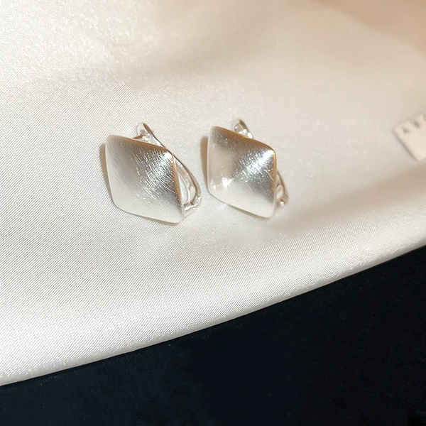 87#ear buckle-silver diamond. (Real gold plating)
